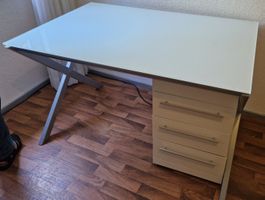Bürotisch mit Glasplatte und Schubladenelement gebraucht