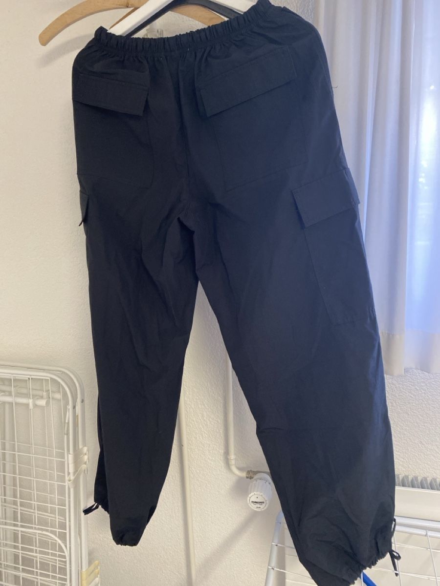 Bershka Pantaloni: Hose schwarz Bershka Gr. XS – Usato da Baar venduto da kamasija 2