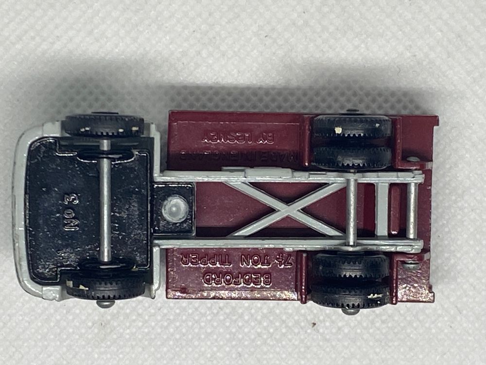 CAMION MINIATURE TRUCK BEDFORD 7 ½ TON TIPPER. MADE IN ENGLAND BY