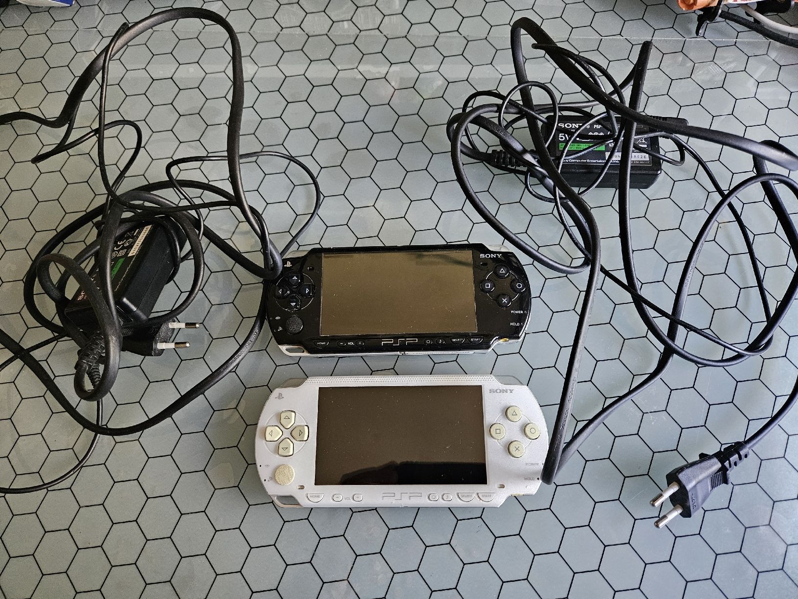 Sony Console: 2 console Sony PSP avec 27 jeux – Usato da Genève venduto da Pedro67 5