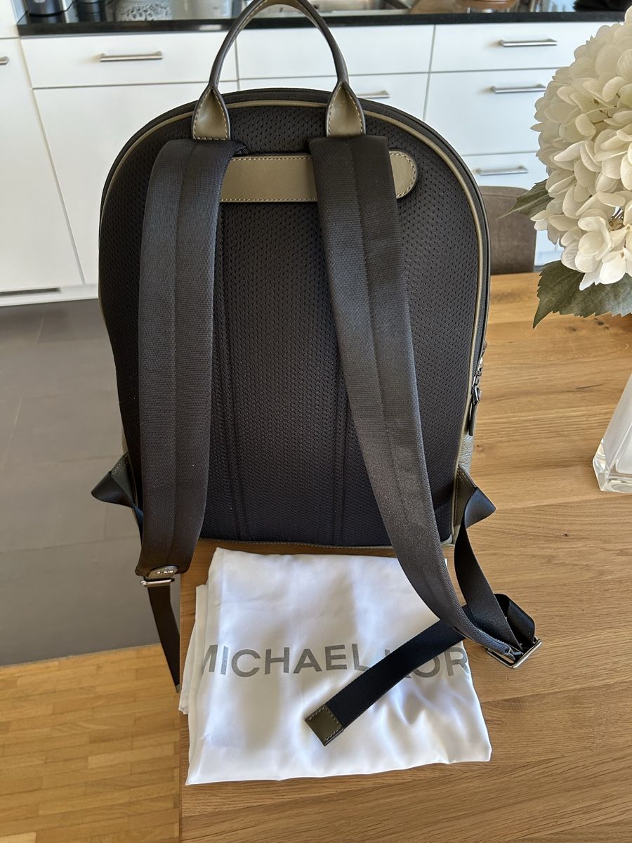 Michael Kors Zaini: M. Kors Lederrucksack grün NEU – Nuovo e nell'imballaggio originale da Pratteln venduto da Fashionette.D.D. 2