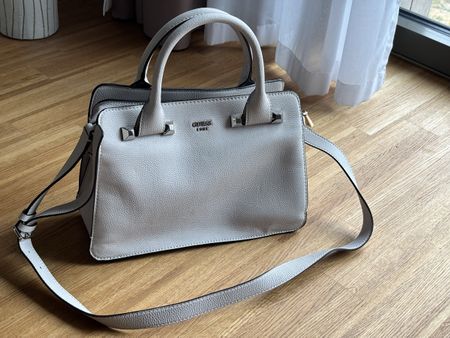 Weisse Guess Handtasche neuwertig und unbenutzt