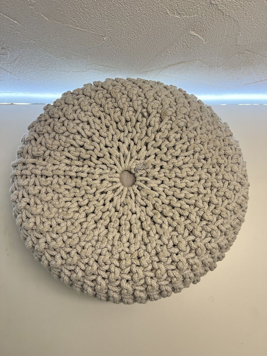 Micasa Sedie: Gestrickte Sitz-Kugel 🧶  – Usato da Rotkreuz venduto da Migu2012 1
