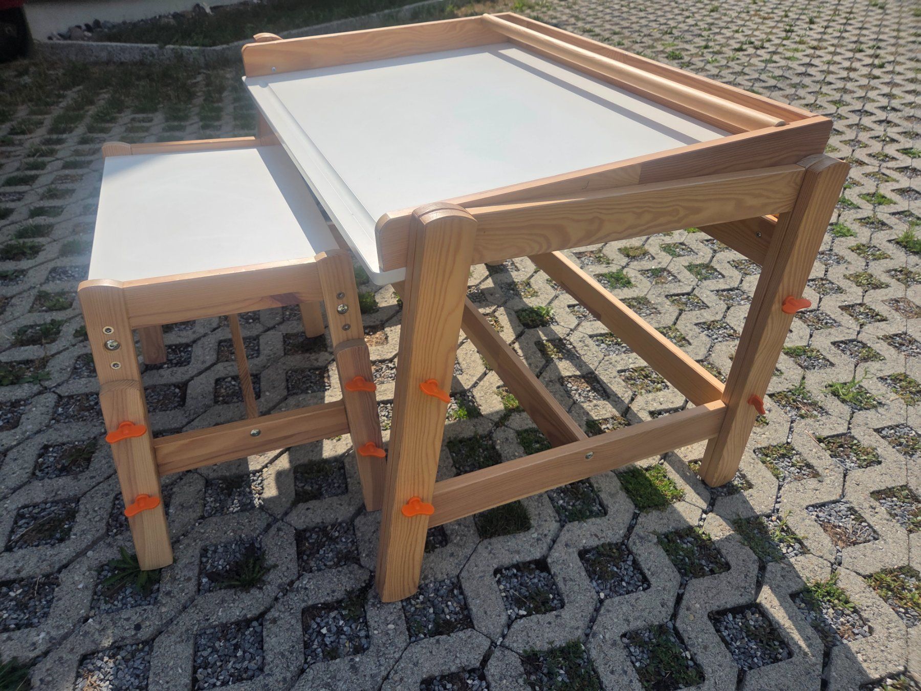 Ikea Schreibtische: Kinderschreibtisch mit Sitzbank – Gebraucht aus Brienz BE von Bopp77 2