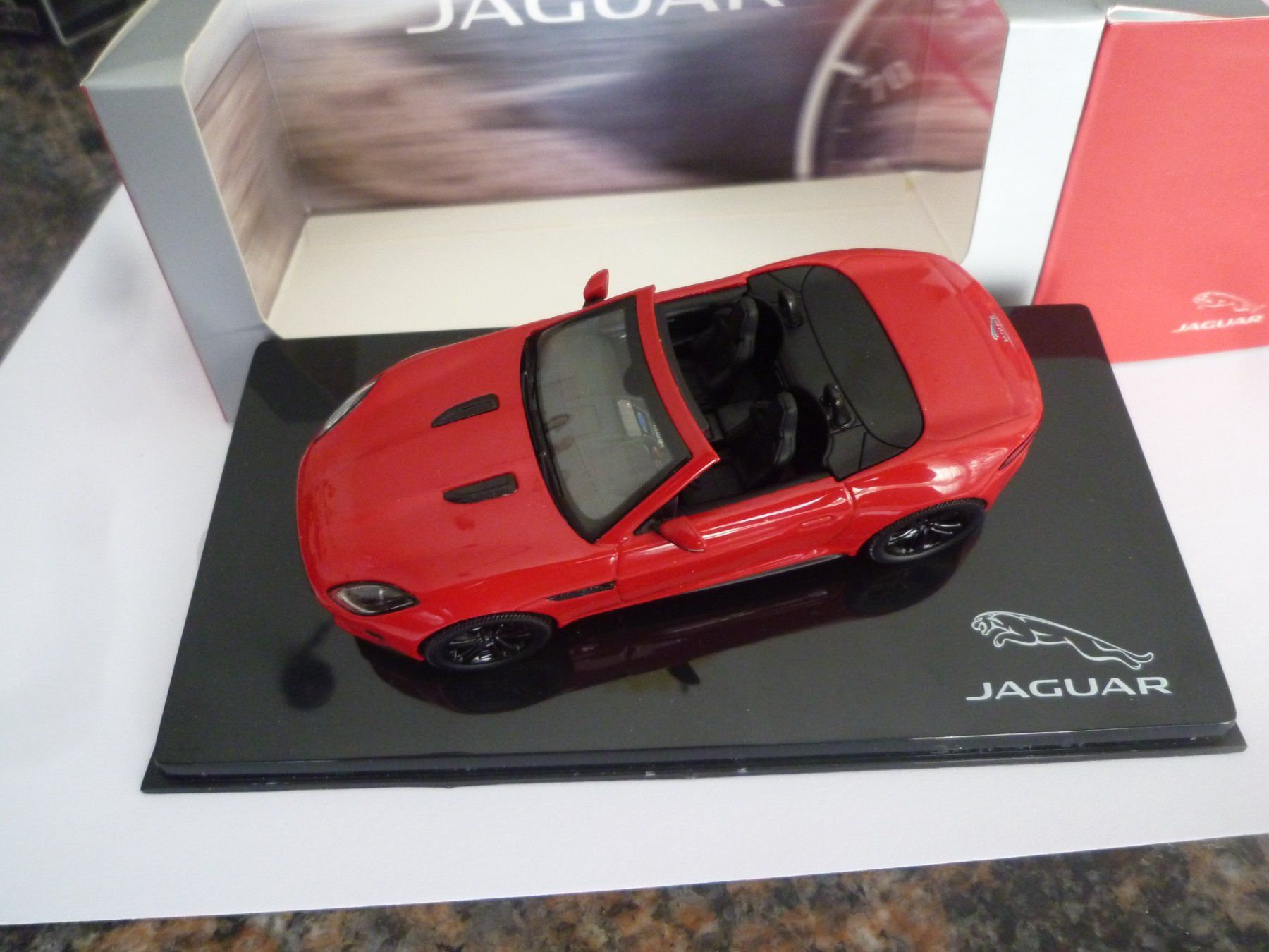 Jaguar Modellini d'auto: Jaguar F-Type V8-S – Nuovo e nell'imballaggio originale da Flawil venduto da Imperiosud 6