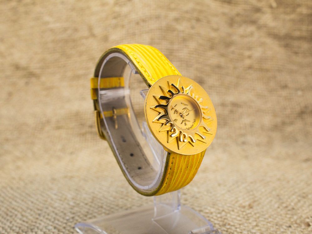Montre Parfums Salvador Dali Série Limitée - Cadran & Bracelet Rose Plastique, Boîtier 34mm, Quartz, Occasion Vintage