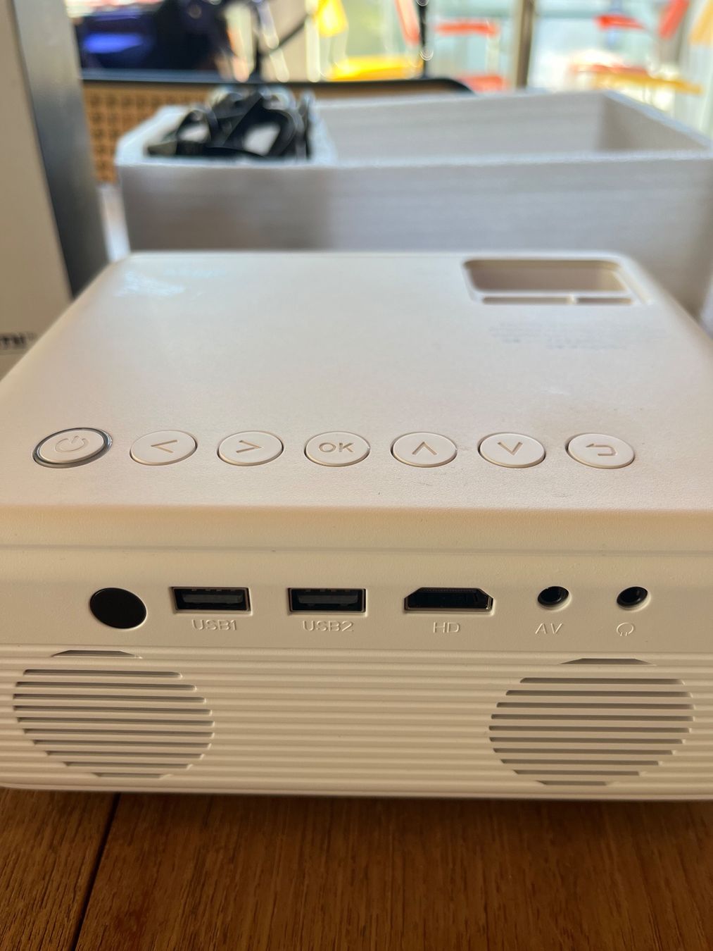 Proiettori: Akiyo Wi-Fi Led Projector / Beamer – Usato da Zürich venduto da jalexandra6 1
