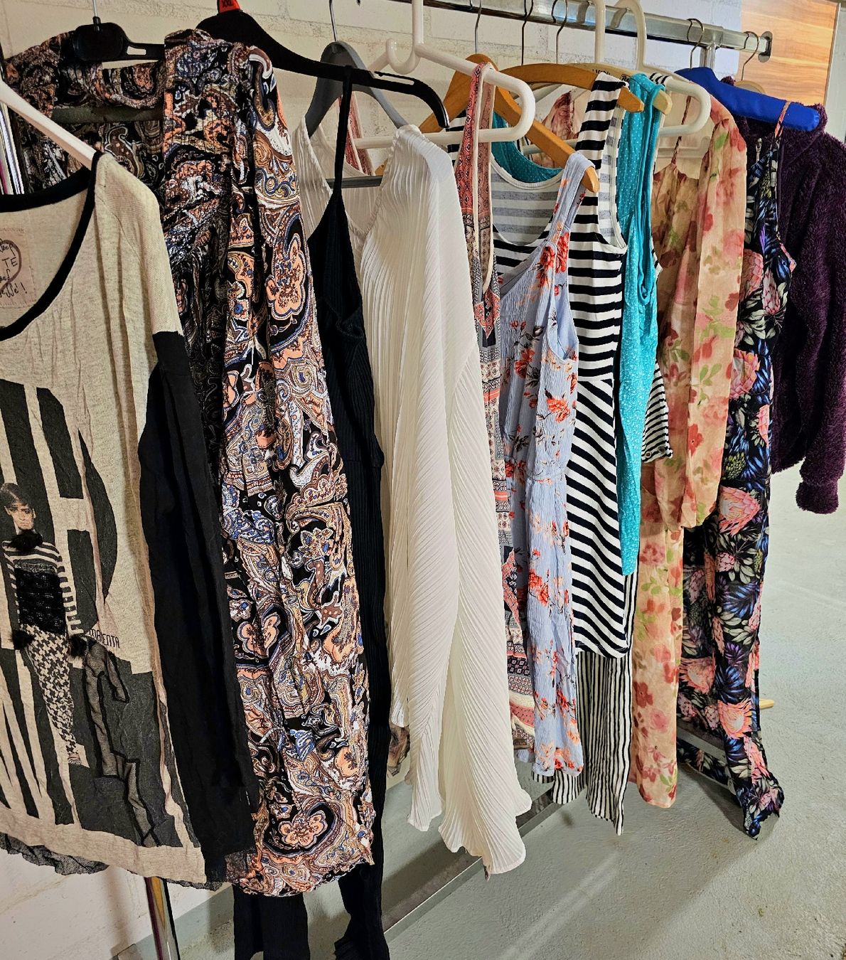 Lots de vêtements: Kleiderpaket gr L ca150 stück – D'occasion à Grabs par Sunnewis-2 1