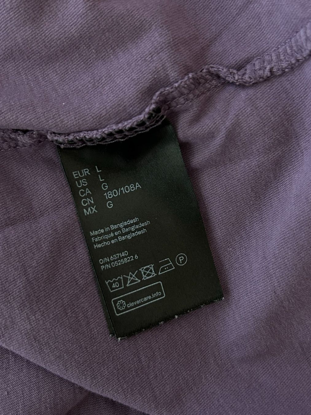 H&M T-shirt: H&M V-Neck T-Shirt – Usato da St. Gallen venduto da look-twice 4