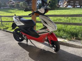 Roller Yamaha Aerox weiss rot guter Zustand