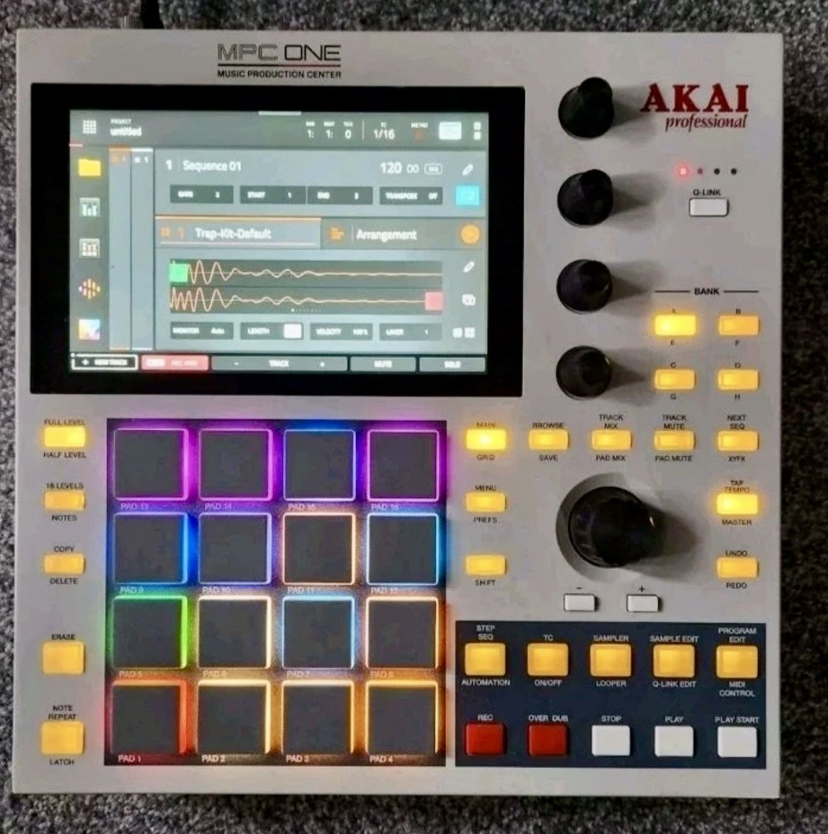Akai Musikinstrumente: Akai MPC ONE - Retro Special Edition – Gebraucht aus Zürich von 1cut2 2