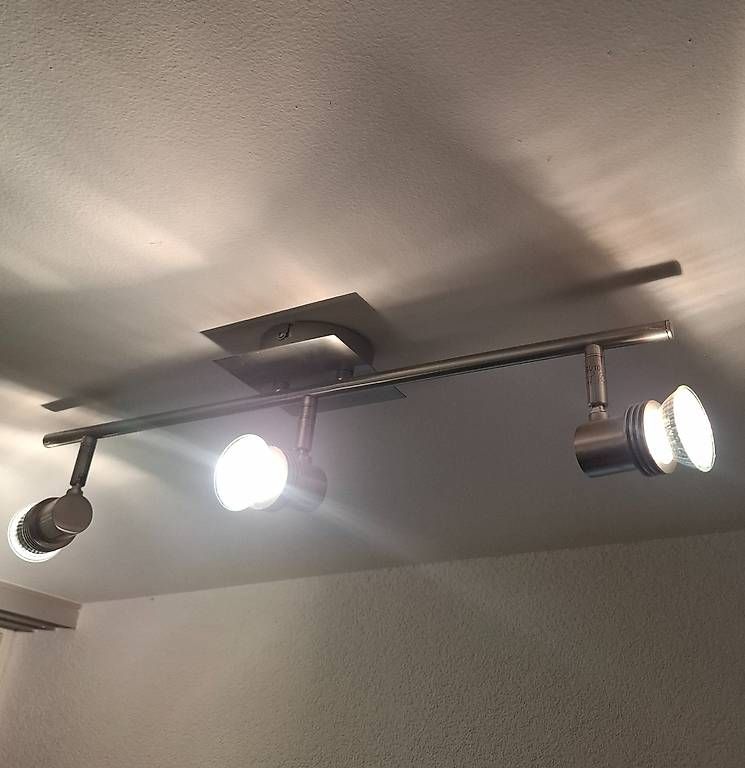 Lampen: Aluminiumleuchte mit 3 Leuchtmitteln – Gebraucht aus Niederuzwil von Liberatopixel 2