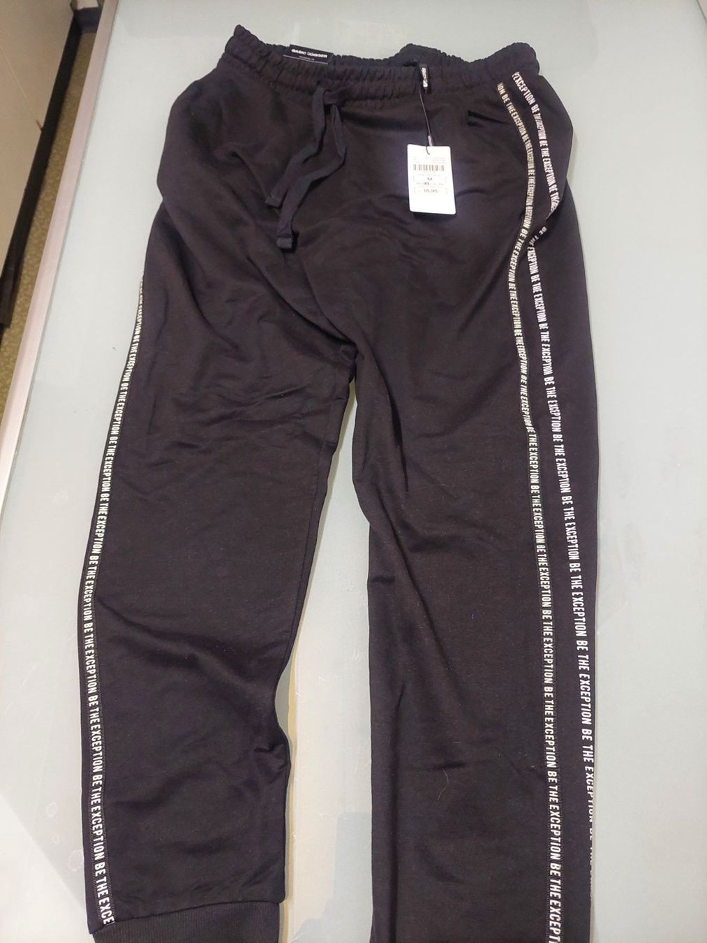 Hometrainer: Trainerhose Marke: Basic Jogger – Neu und originalverpackt aus Unterbäch VS von Nifadi