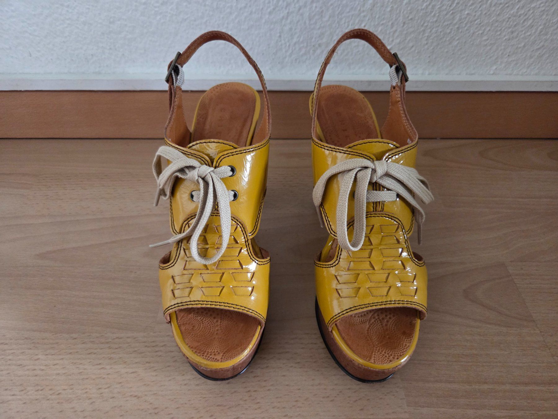 Chie Mihara Chaussures femmes: Chie Mihara Platosandalen Gr. 38 – D'occasion à Zürich par kat_7wq2 2