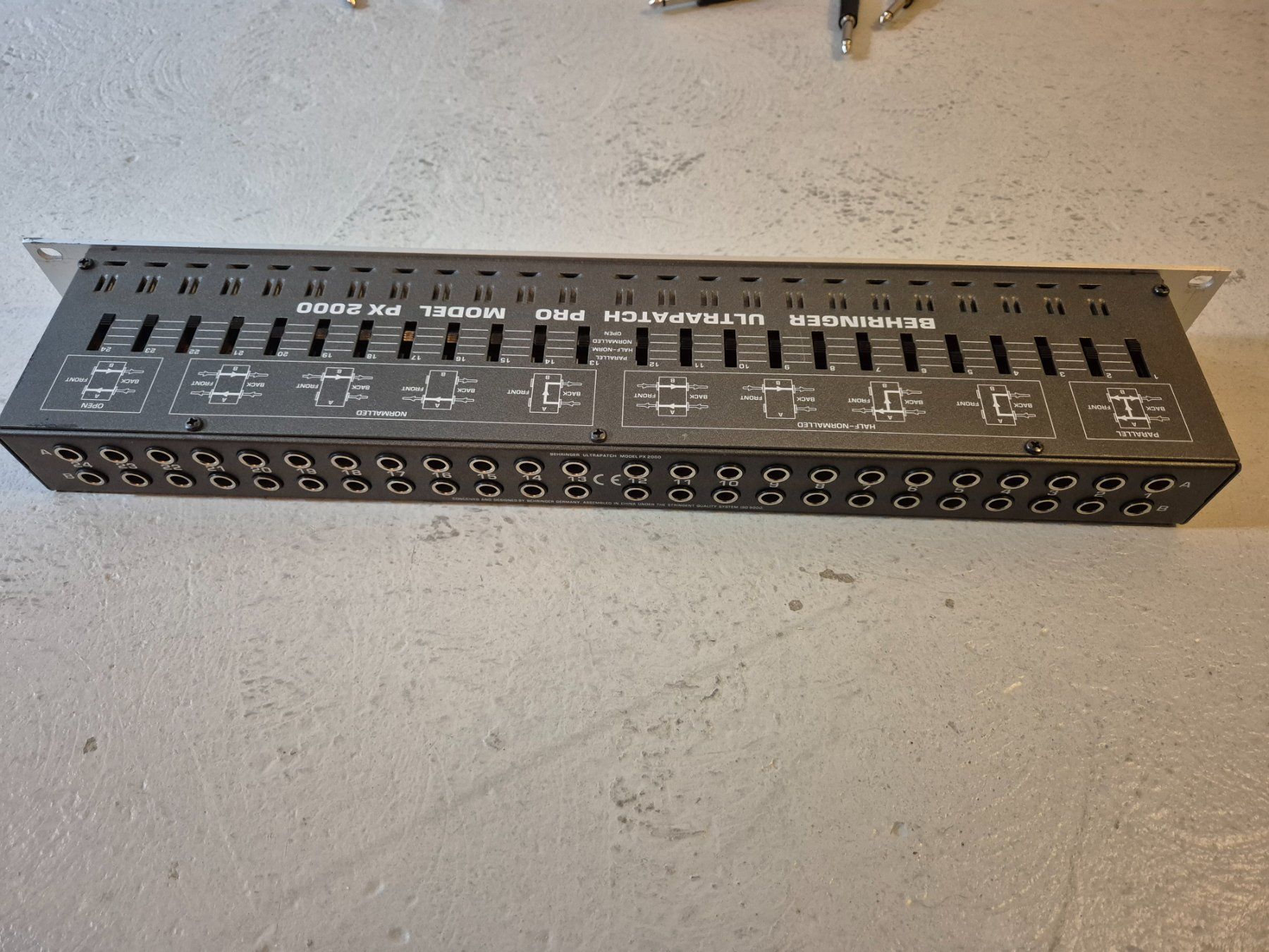 Behringer Platines de mixage: Behringer Ultrapatch Pro PX2000 Patchbay Set inkl. 21 Kabel – D'occasion à Zuerich par Thrah 3