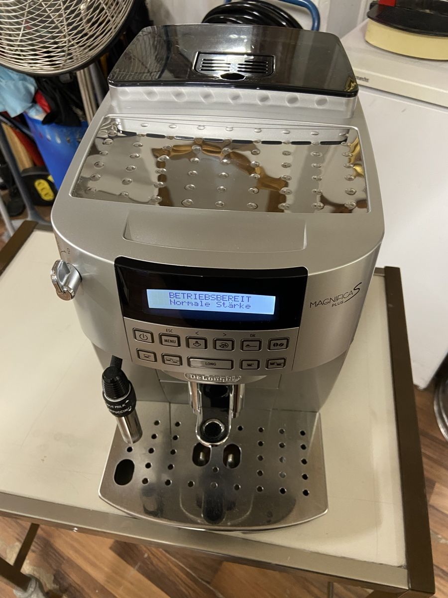 De'Longhi Kaffeemaschinen & Espressomaschinen: Kaffeevollautomat DeLonghi Magnifica S   Plus  – Gebraucht aus Dietikon von brocki-eyra 1