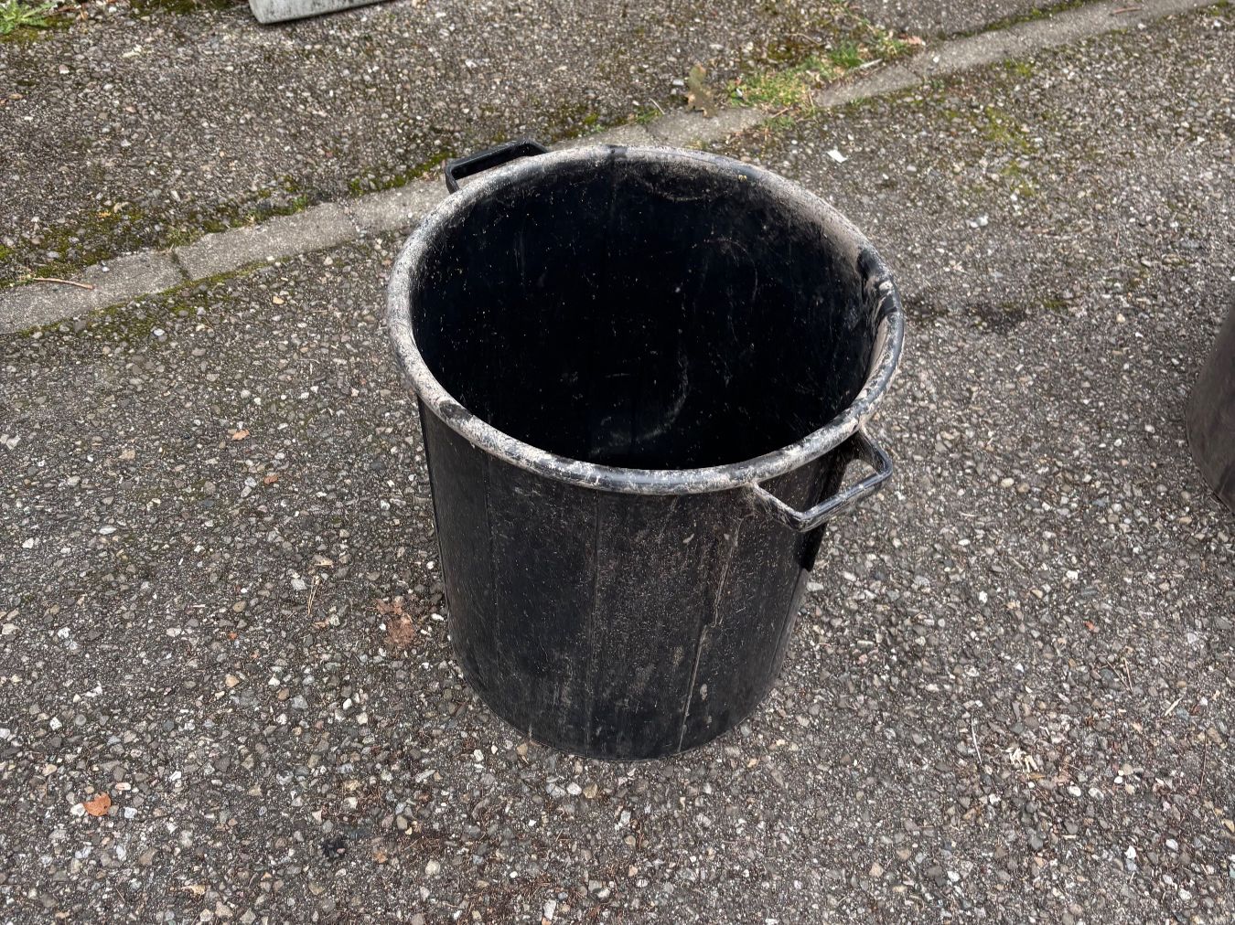 Cestini per rifiuti: Mülltonne Schwarz – Usato da Sennhof venduto da joel.c