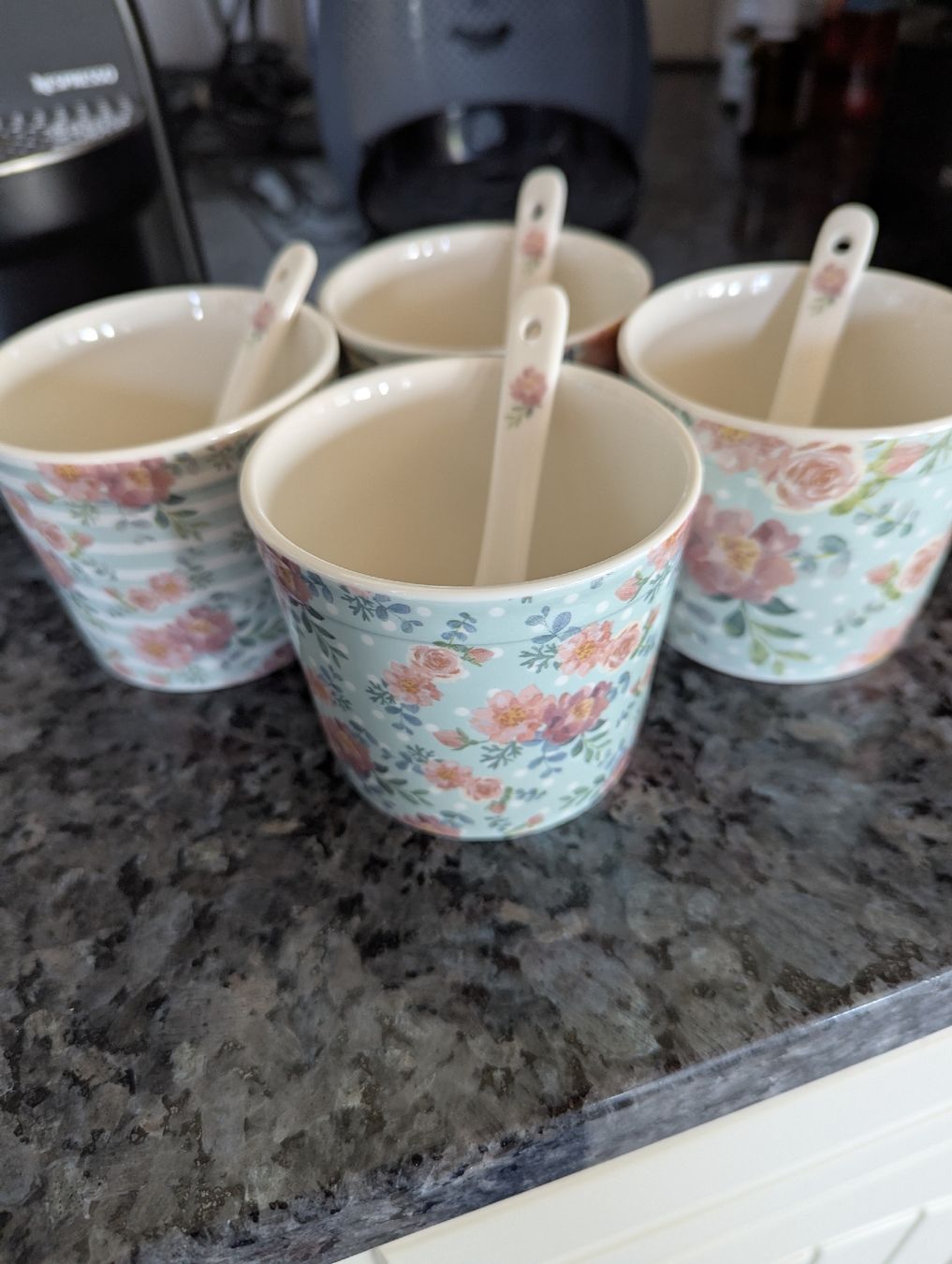 Set di piatti: Glacebecher Mit Löffeli – Usato da Bettlach venduto da Costmiri 1