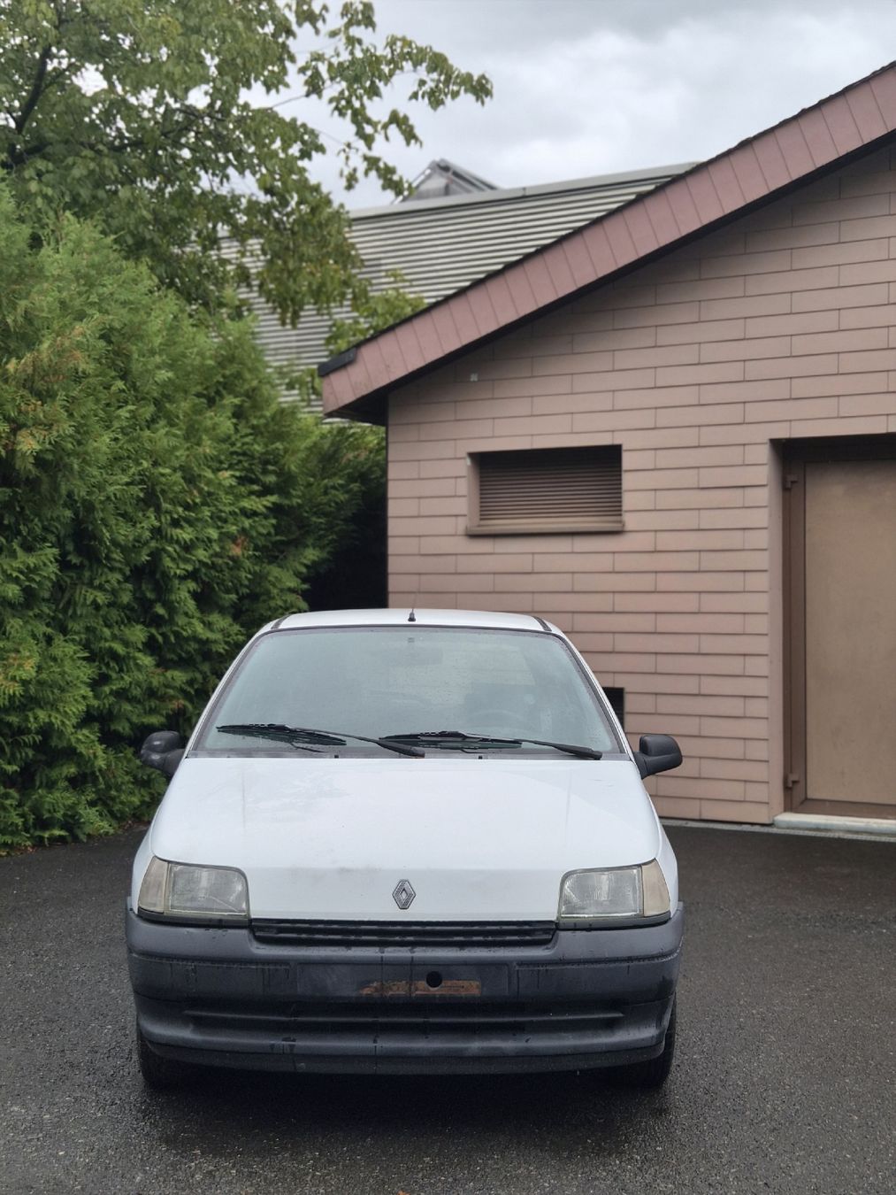 Renault Automobili: Renault Clio 1.4  – Difettoso da Näfels venduto da Aa0123