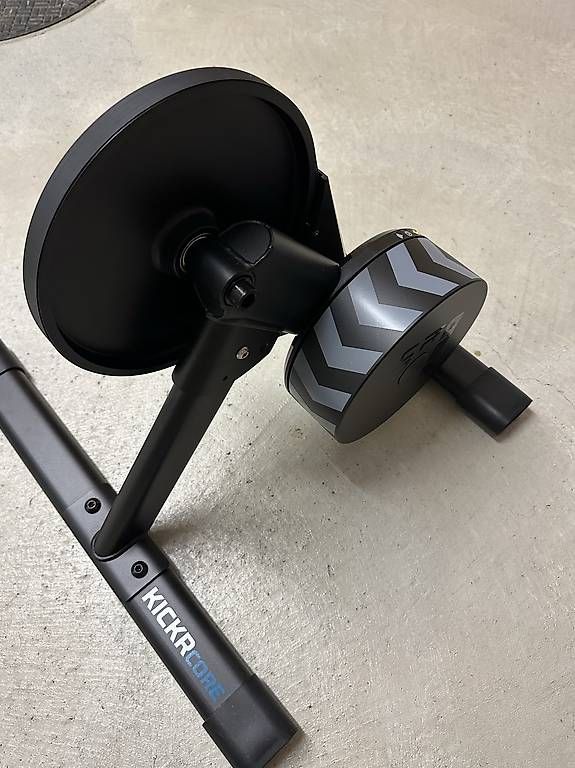 Hometrainer: Neuwertiger Wahoo KICKR CORE Smart-Rollentrainer – Nuovo e nell'imballaggio originale da Meisterschwanden venduto da Chaeberli