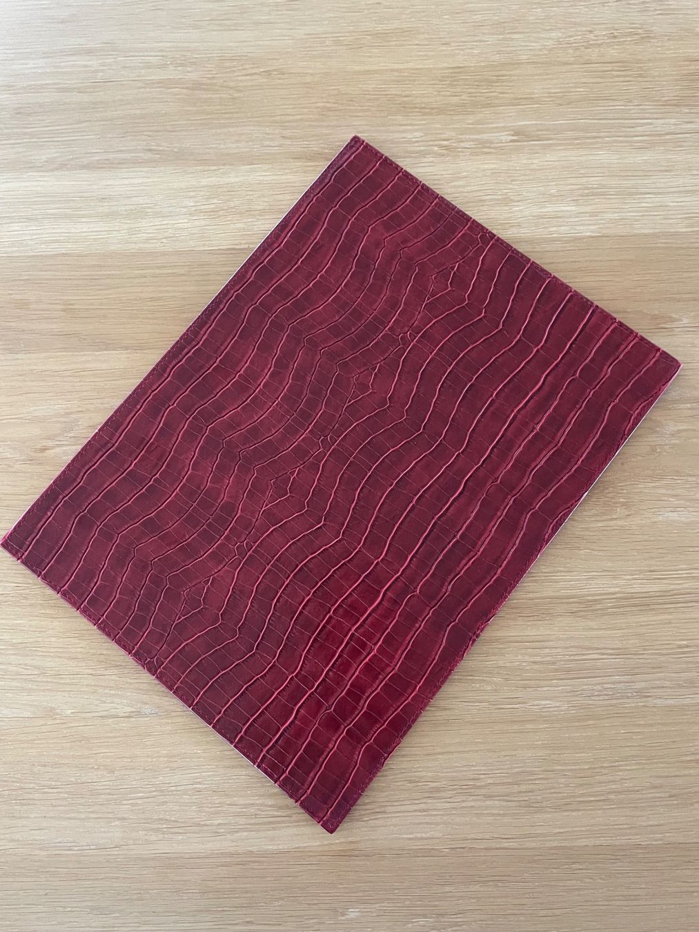Set di tavolo e panche: Tischsets dunkelrot leder – Usato da Liestal venduto da Ballerino01