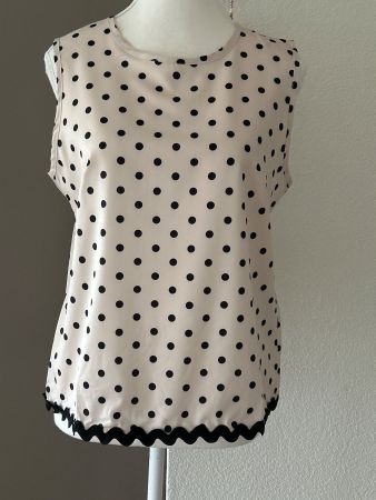 Ärmelloses Shirt beige/rosa mit Punkten Grösse S