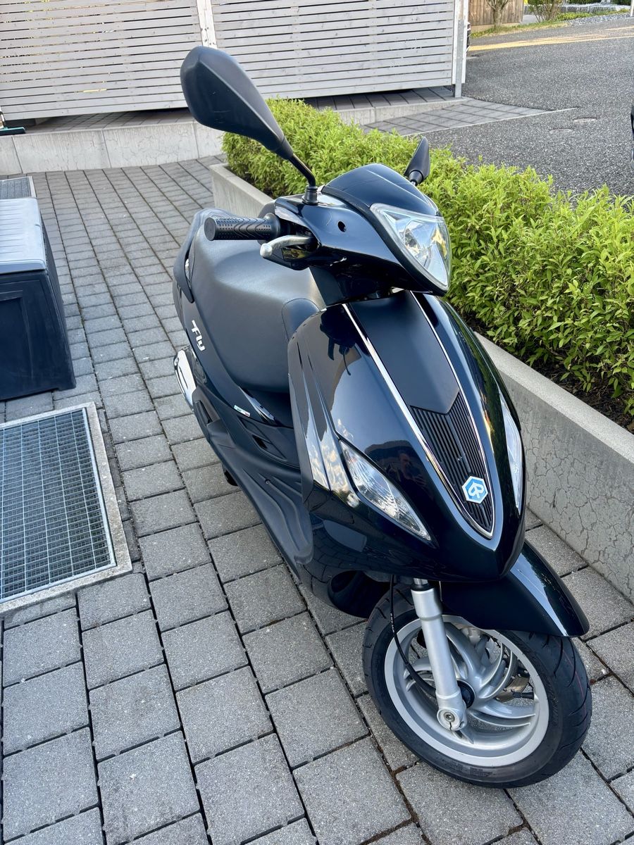 Piaggio Scooter: Piaggio Fly 125 Schwarz 15000km gebraucht – Usato da Ulisbach venduto da gfalafao 5