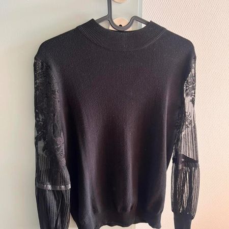 Pullover mit Spitzenmuster an Armen