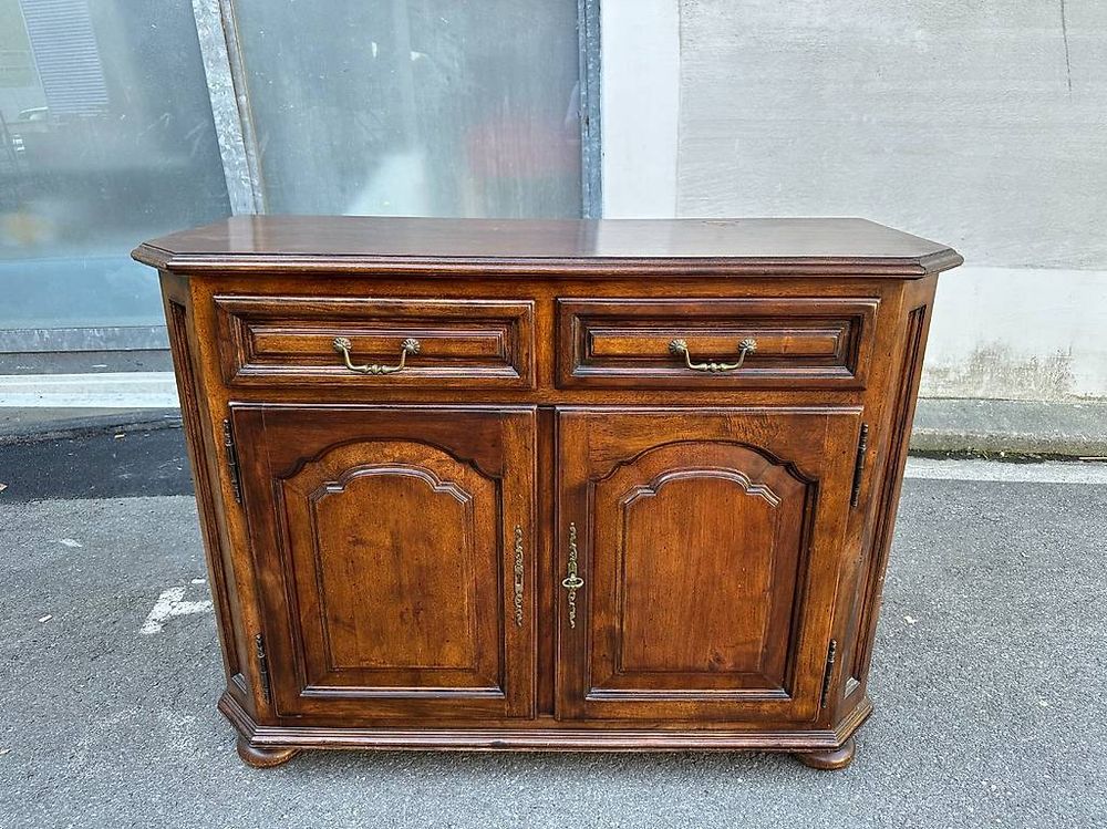 Commodes: Vintage Anrichte aus Massivholz - mit Schubladen, Türen – D'occasion à Obernau par Arche_Noah_Brocki