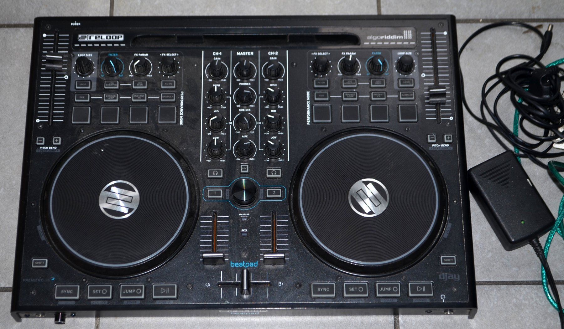 Reloop Platines de mixage: DJ Reloop Beatpad DJ Mixer / DJ Controller – D'occasion à Collonges par arashee 7