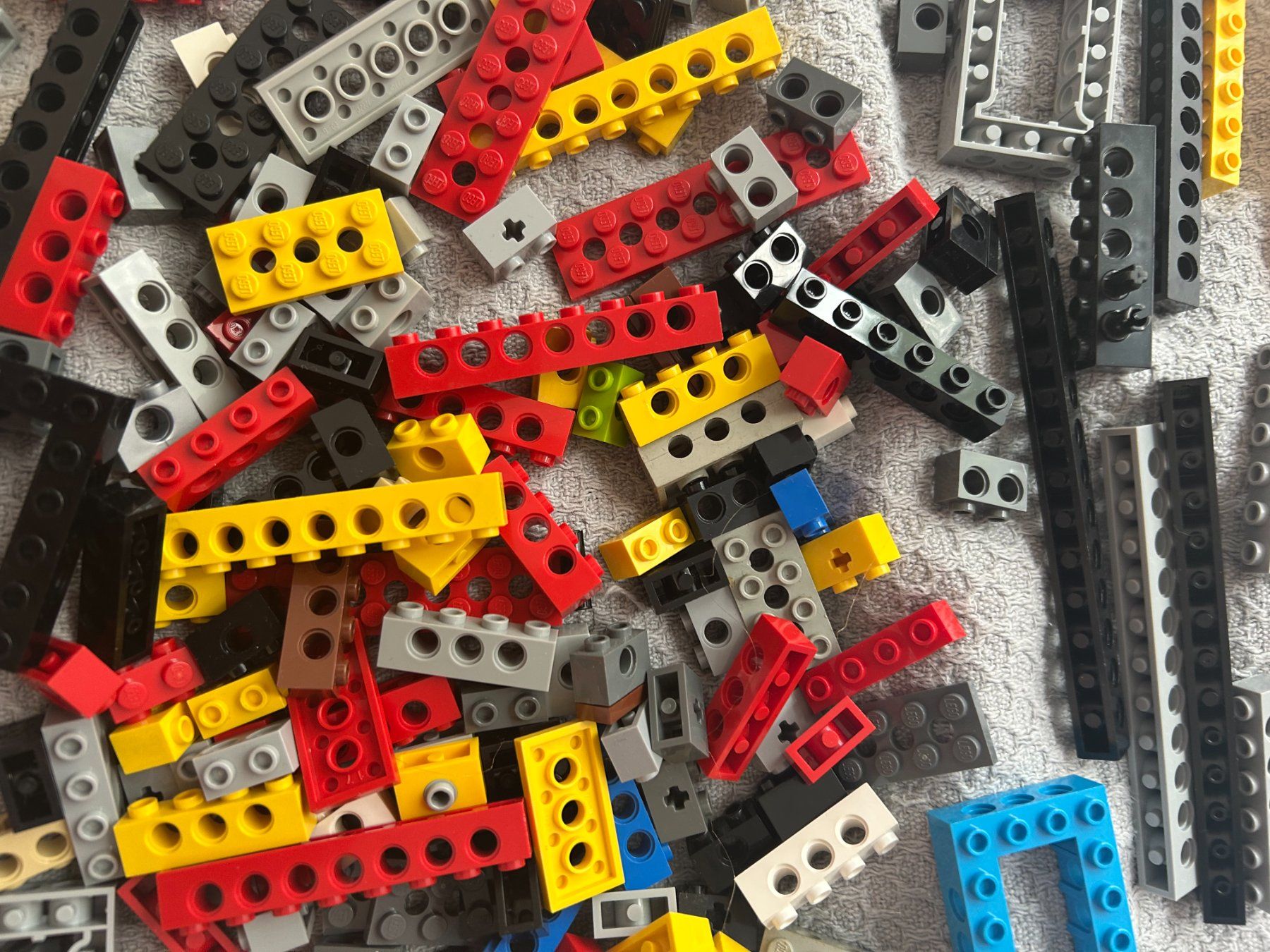 Lego Jouets: 240 Gramm gerade Lego Technik Lochbalken – D'occasion à Volketswil par Daniel68ernst 2