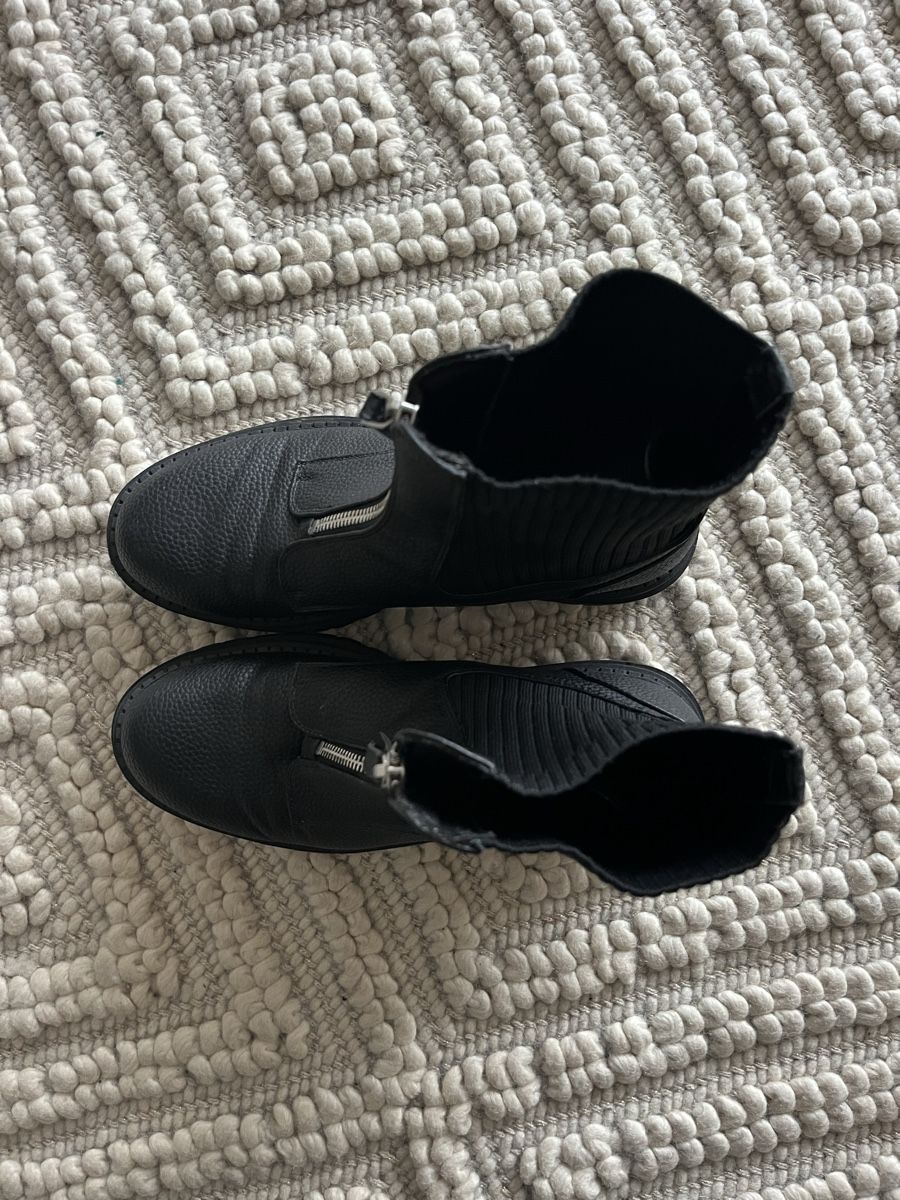 Scarpe da donna: Stiefelette mit Front-Reißverschluss – Usato da Basel venduto da Thirza35 2