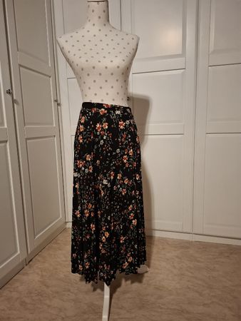 Yesicca Rock, Gr. M, Blumenmuster Schwarz, Top Zustand