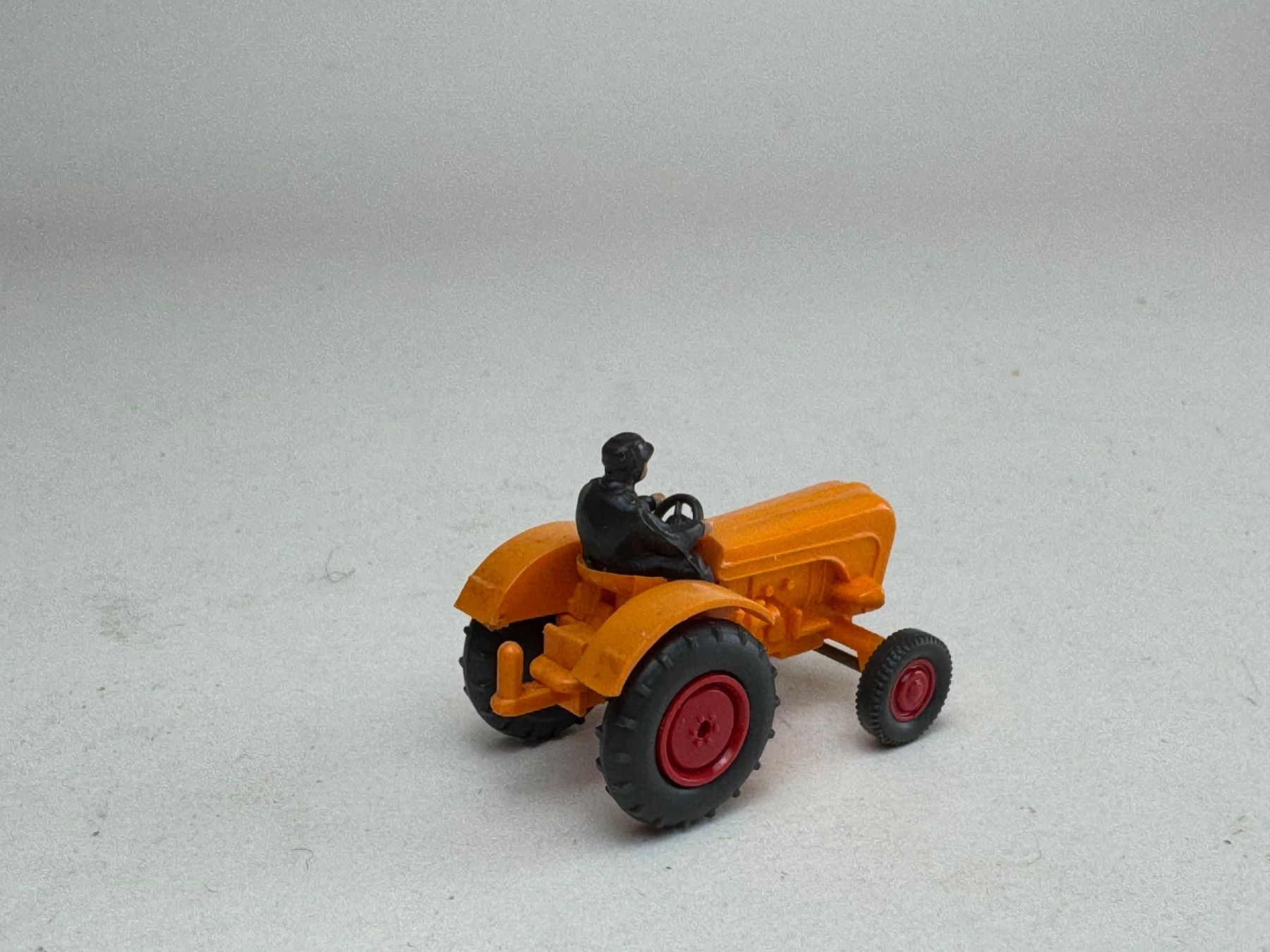 Wiking Modellini d'auto: Wiking Porsche Traktor orange – Usato da Elm venduto da Wikmtz 1