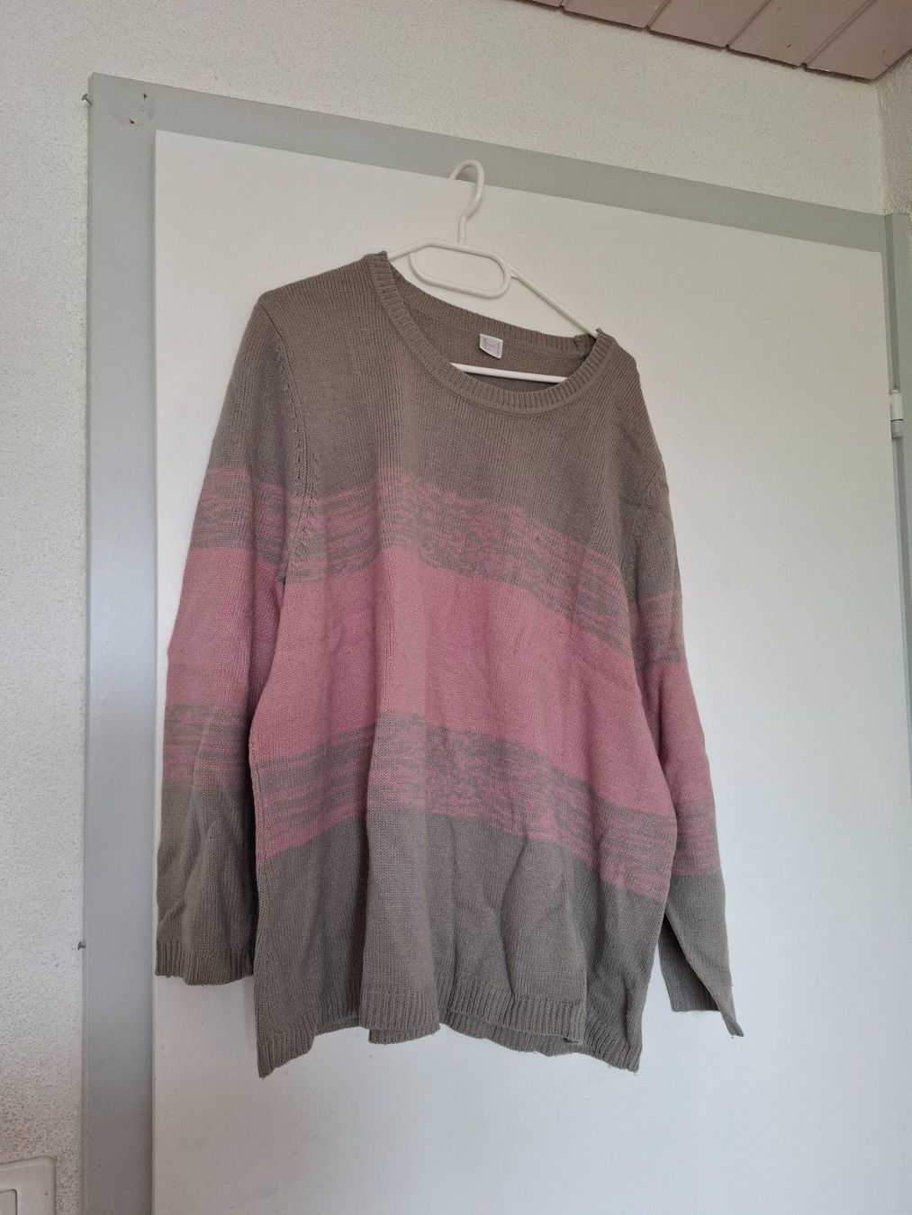 Pullover & Sweatshirts: Damen Pullover  Grösse 52 gebraucht – Gebraucht aus Roggwil BE von Konda