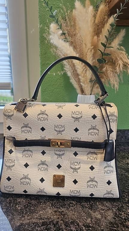 Taschen für Damen: Originale MCM Handtasche – Gebraucht aus Neuendorf von V.Hochuli