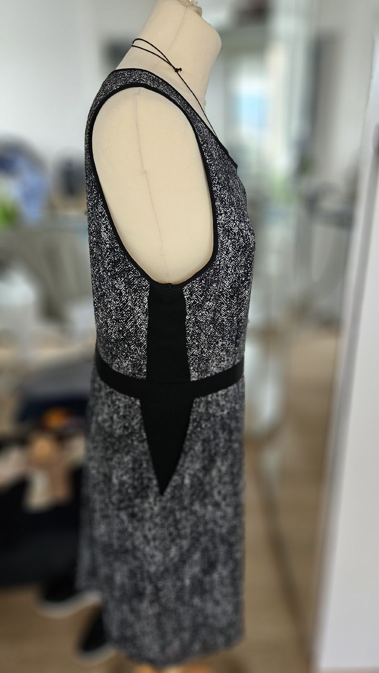Robes: Robe  T42 sexy chic – Neuf (Voir description) à Cheyres par Karine-Schweiz 1