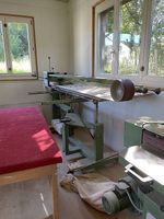 Langbandschleifmaschine mit integrierter Absaugung
