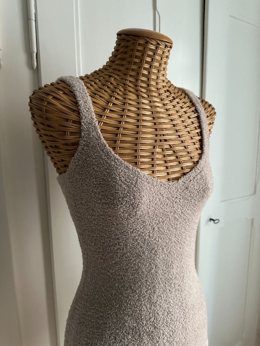 Shein Vestiti: SHEIN - Plüschkleid beige weich 36 – Usato da Zürich venduto da Diazaio 1