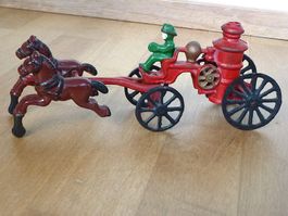 Vintage Gusseisen Feuerwehr mit Pferden