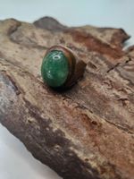 Ring mit grünem Schmuckstein Messingfarben Vintage Zustand