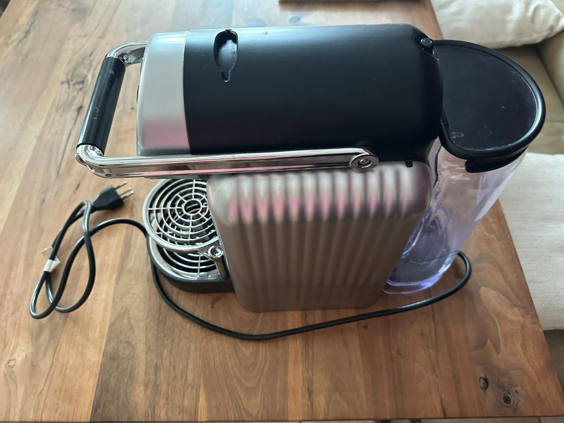 Nespresso Macchine per caffè & Macchine per espresso: Kaffeemaschine Nespresso Pixie silber schwarz gebraucht – Difettoso da Zürich venduto da Nicolaselias 3