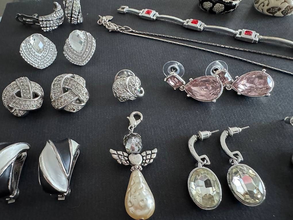 Altri gioielli: Modeschmuck Konvolut, silberfarben. – Usato da Berlingen venduto da AndreaHB. 1