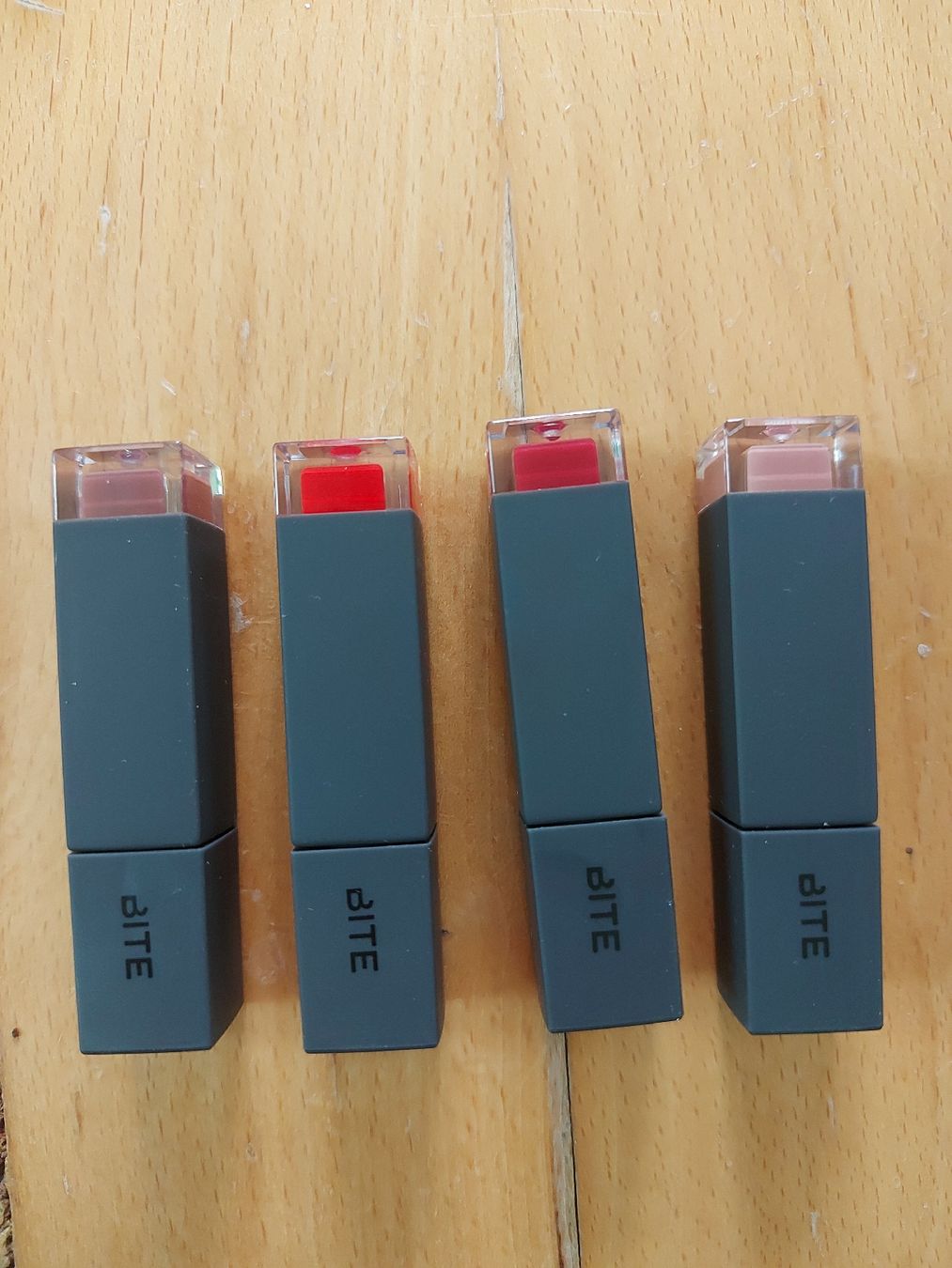Make-up: Lipgloss Set von BITE "Amuse Bouche Liquified Lip Set" – Nuovo e nell'imballaggio originale da Wohlenschwil venduto da Lexah