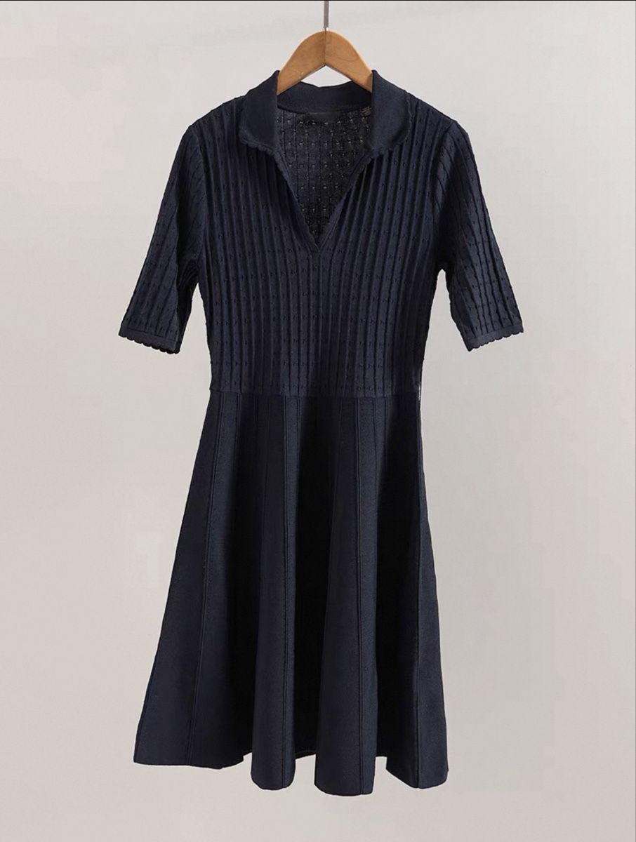 Kleider: Strickkleid, marineblau, Kragen, Kurzarm – Neu und originalverpackt aus Veyras von ValClasse 1