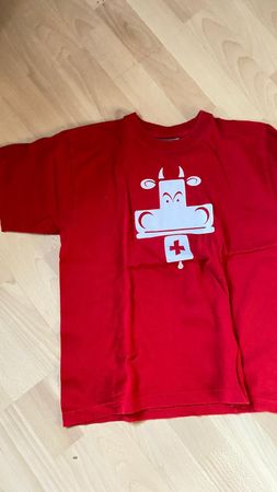 Rotes Kinder T-Shirt mit Schweizer Kuh Motiv, Grösse 152