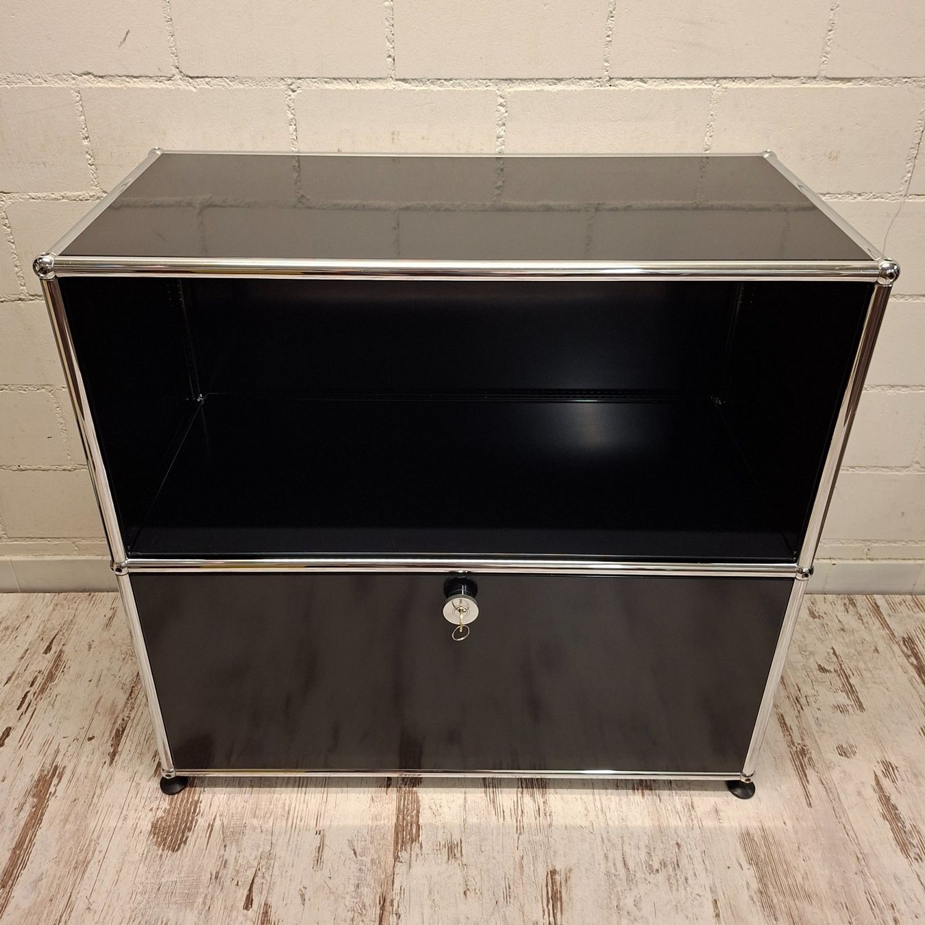 USM Eléments de bureau: USM Haller Schrank Graphitschwarz / neue Generation – D'occasion à hombrechtikon par Marijo