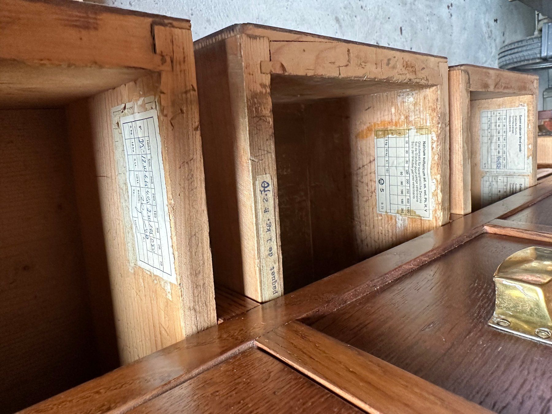 Cassettiere: Ancien meuble de droguerie – Usato da Ste-Croix venduto da BuffetSC 5