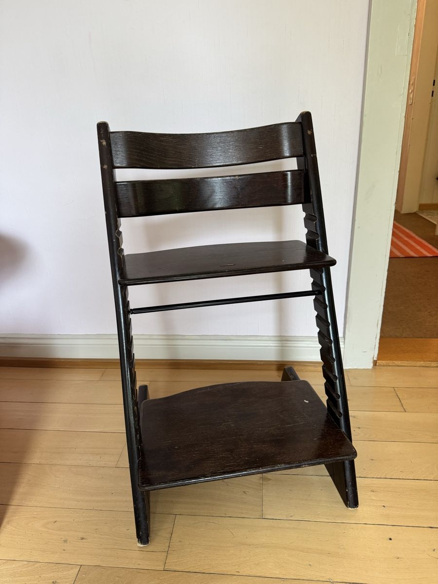 Stokke Chaises hautes: Trip Trap Dunkelbraun – D'occasion à Zürich par Finchbaboon