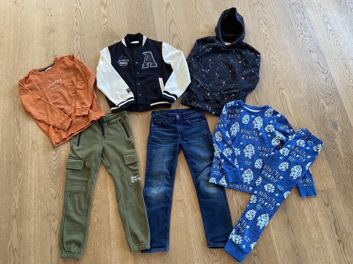 Lotti & Set di vestiti: Kleiderpaket Gr. 134 – Usato da Lützelflüh-Goldb venduto da N.H.